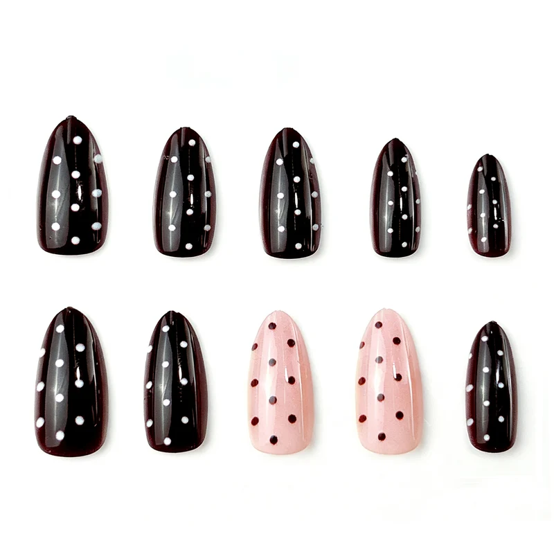Künstlerisches Press-On-Nagelkunst-Set mit Polka-Dot- und glänzender Oberfläche Brehn