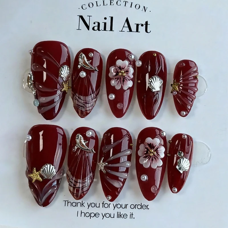Künstlerisches Press-On Nagelkunst Set mit floralen und Muschel-Designs Brehn