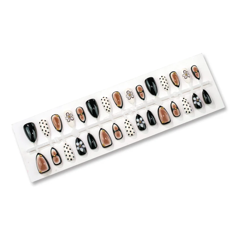 Künstlerisches Press-On Nagelkunstset mit floralen und Pünktchen-Designs Brehn