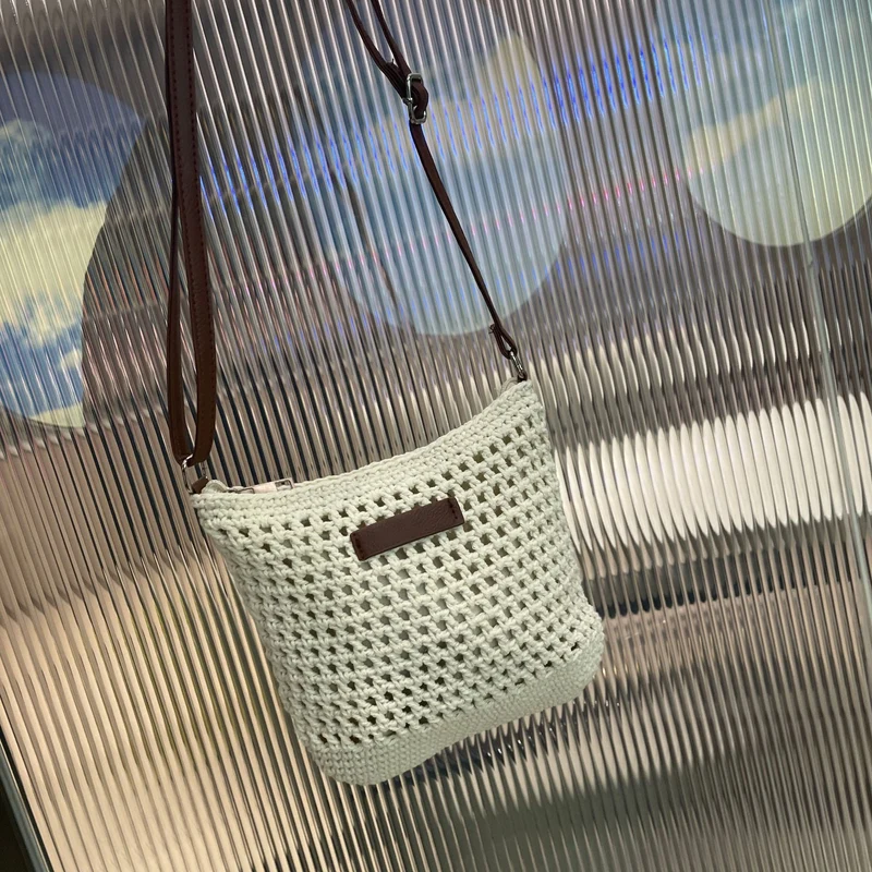 Handgeknüpfte Umhängetasche mit Lederdetail Skanto