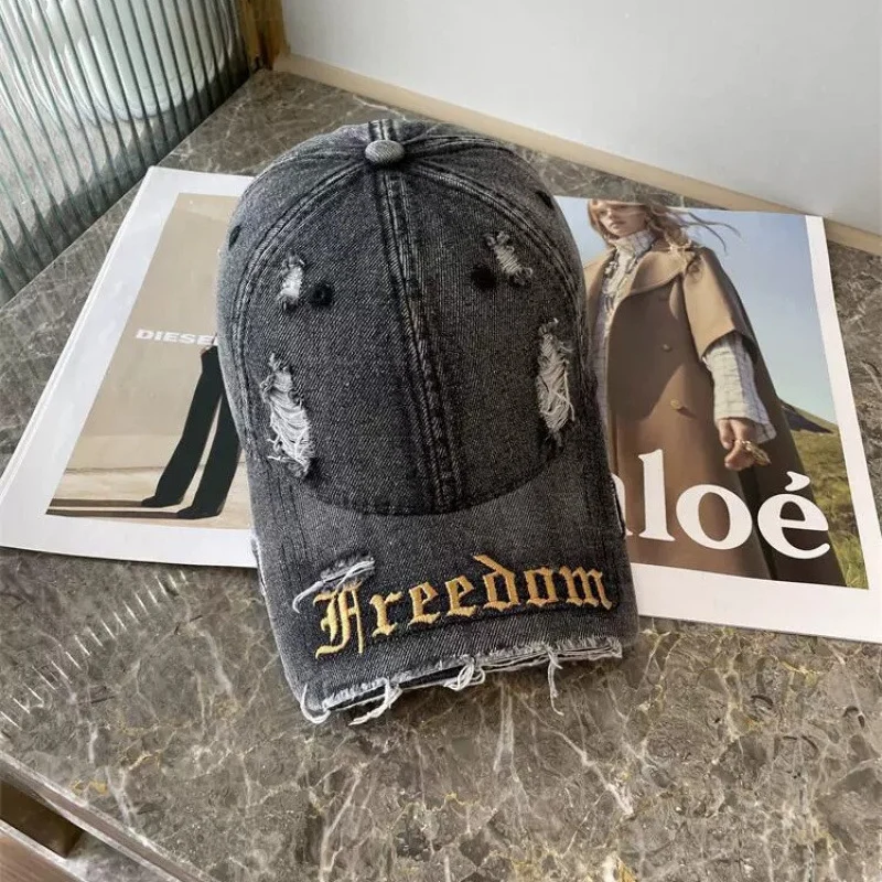 Damen Baseballkappe im Used-Look mit „Freedom“-Stickerei Skanto