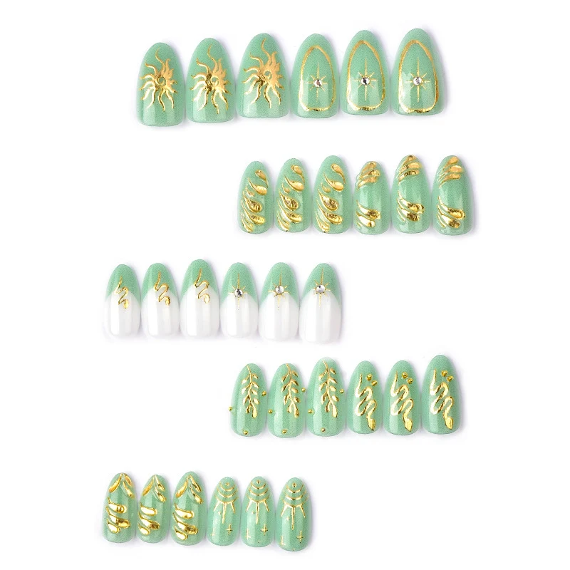 Künstlerisches Metallic Press-On Nagelkunst Set Brehn