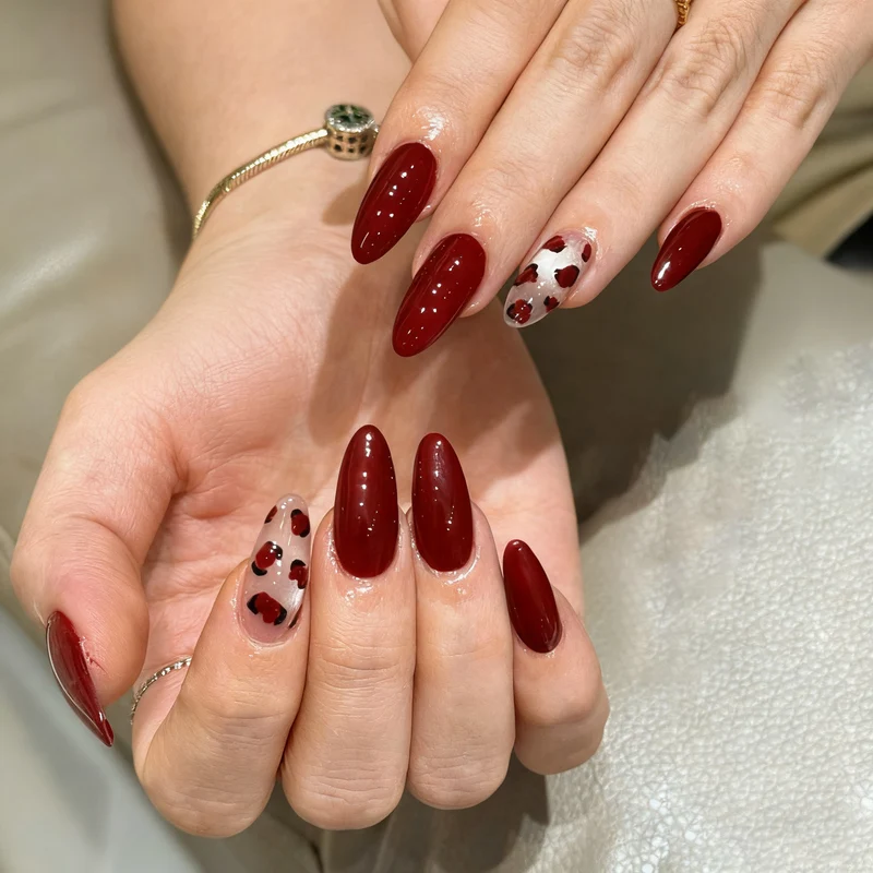 Künstlerisches Press-On Nagelkunstset mit Kirschakzenten Brehn