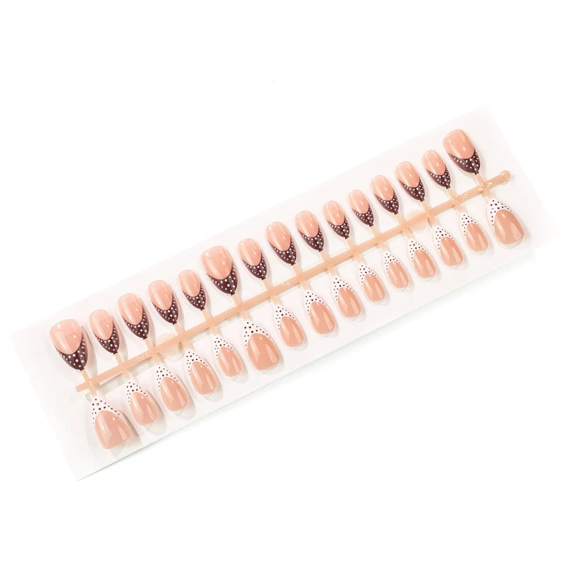 Künstlerisches Spitz-Press-On-Nageldesign Brehn