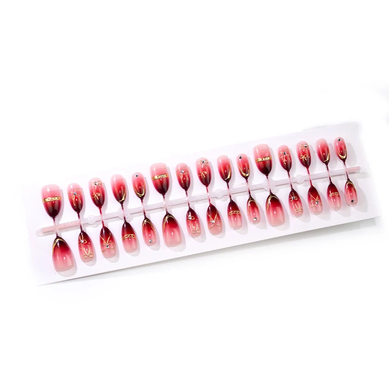 Künstlerisches Ombre Press-On Nail Art Set mit goldenen Akzenten Brehn