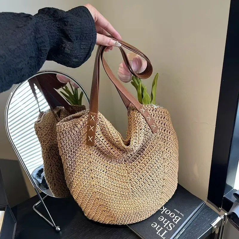 Handgefertigte Strandtasche mit eleganten Ledergriffen Skanto