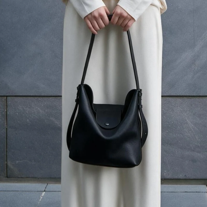 Gepunktetes Leder Schlampige Hobo Bucket Bag mit verstellbarem Riemen