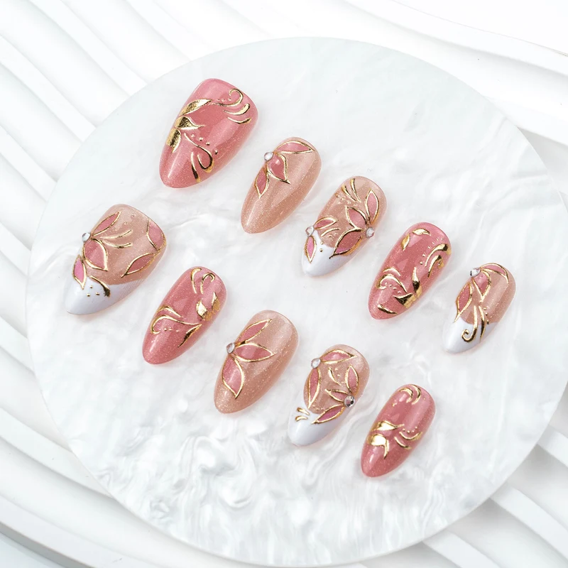 Künstlerische goldene florale Druck-Nagelkunst Brehn