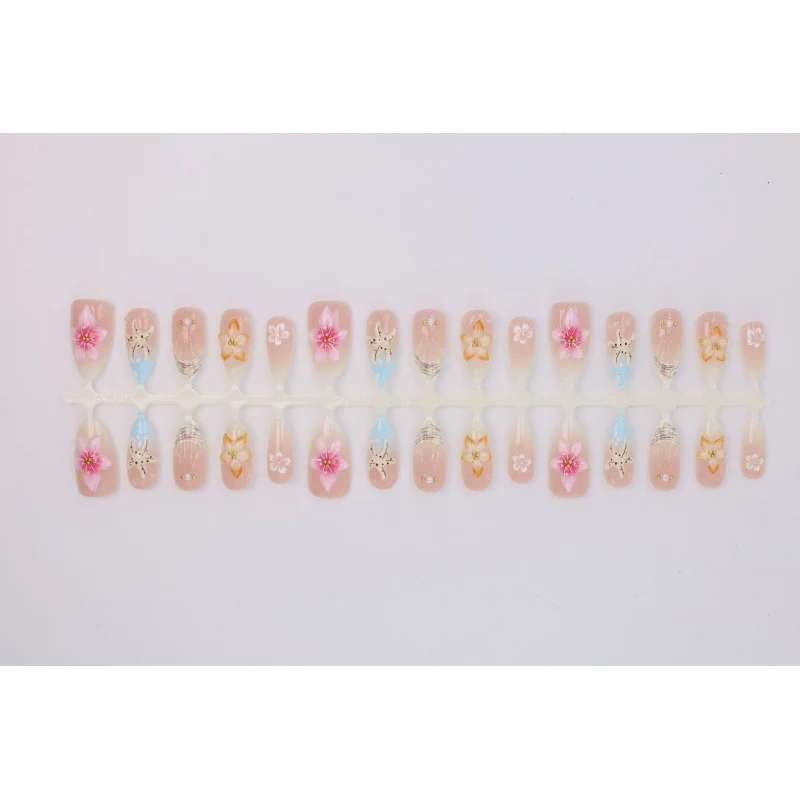 Künstlerisches floral-verziertes Press-On Nagelset Brehn