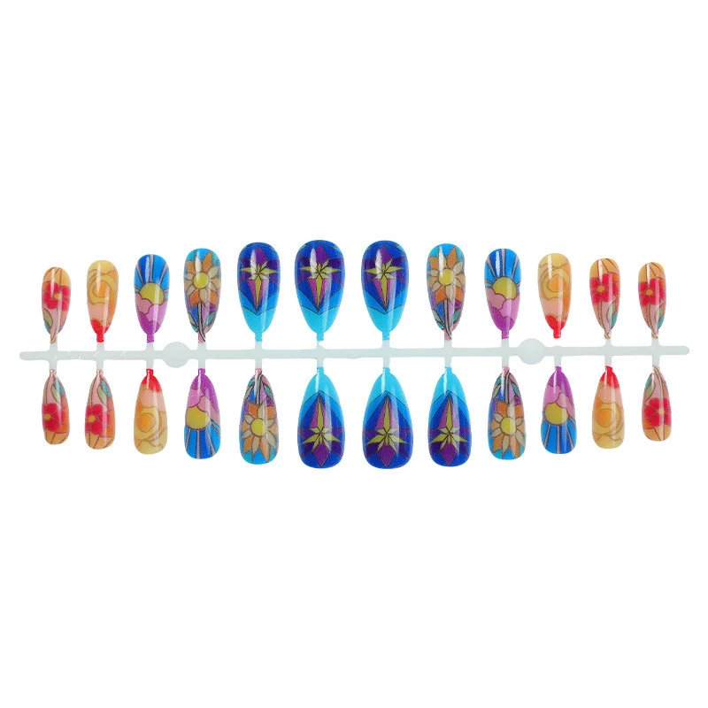 Künstliches florales Stiletto Press-On Nagelset Brehn
