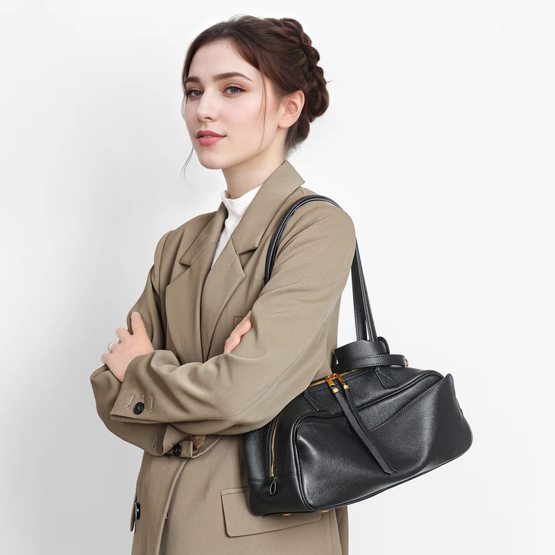 Kompakte rechteckige gepunktete Schultertasche mit Reißverschluss oben und abnehmbarem Schultergurt