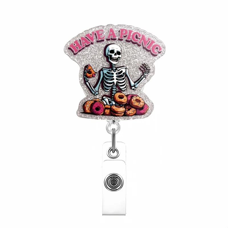 Ausziehbarer Ausweishalter mit anatomischem Herz-Anhänger