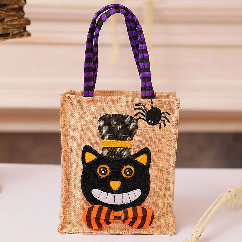Halloween-Jutetasche mit aufgenähter schwarzer Katze und gestreiften Tragegriffen
