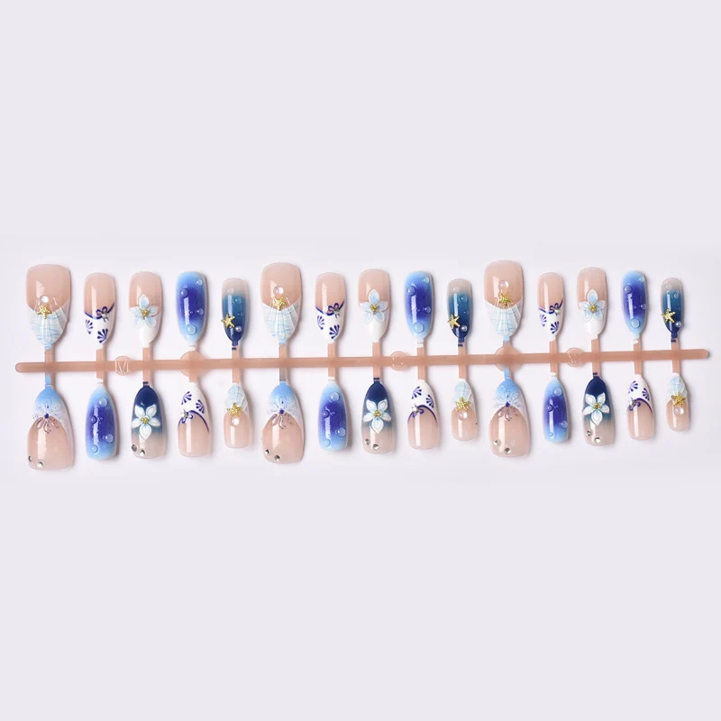 Künstlerisches florales Muster Press-On Nagelkunst Set Brehn