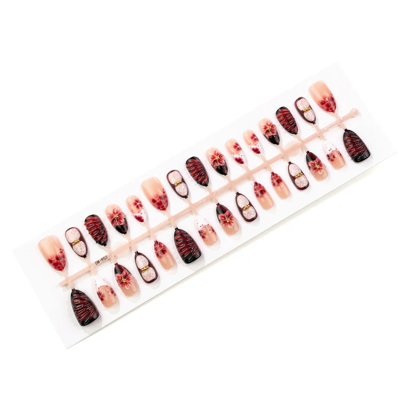 Künstlerisches Floral Nagelset Brehn