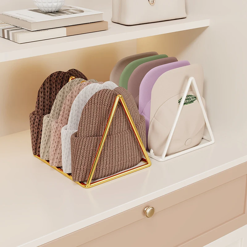 Dreieckiger Gold Metall Multi-Slot Mütze und Strickmützen Organizer Regal