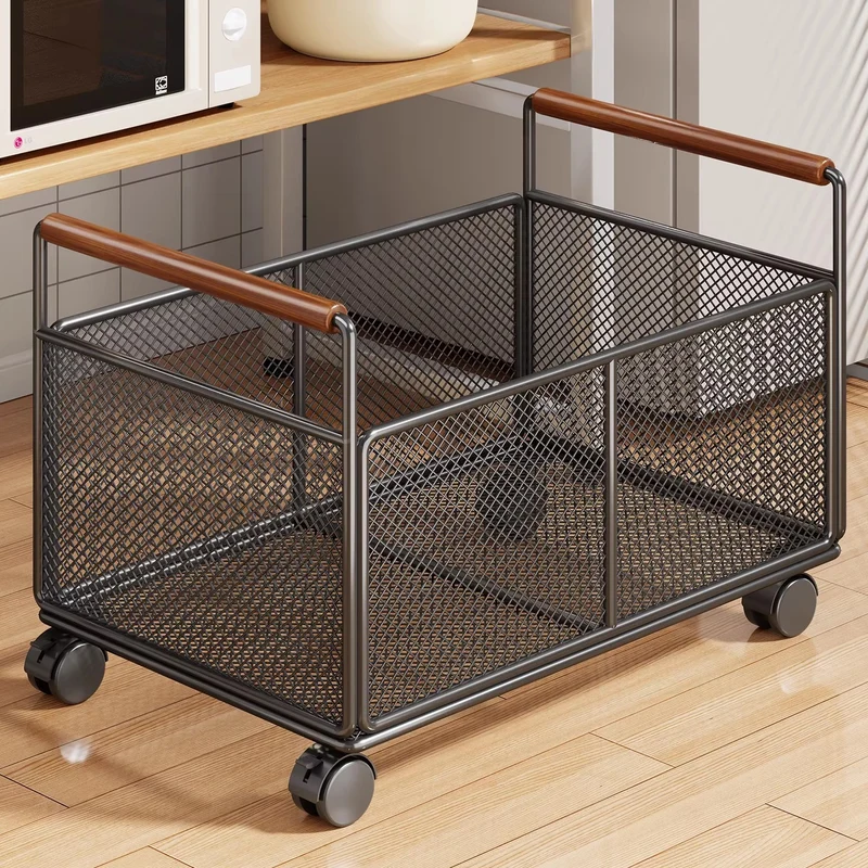 Rollwagen aus Mesh mit Holzgriffen