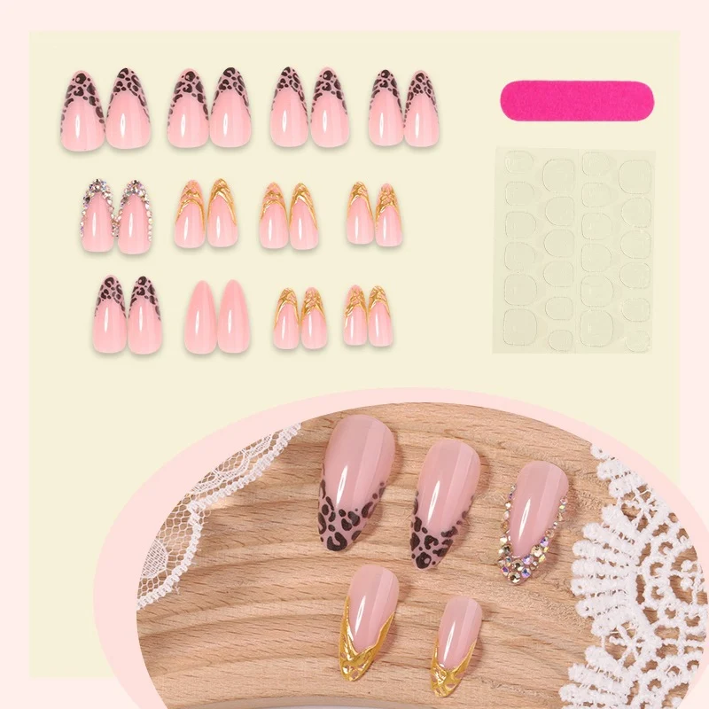 Trendige Kunstnägel mit Glitzer- und Tiermotiv Brehn
