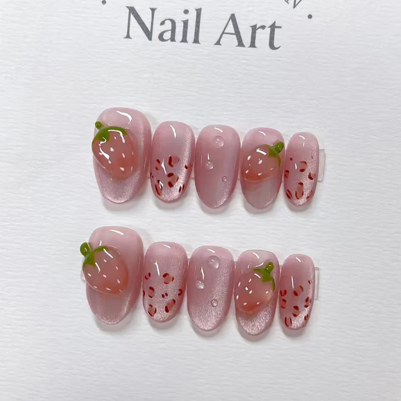 Künstlerische von Erdbeeren inspirierte Press-On Nagelkunst Brehn