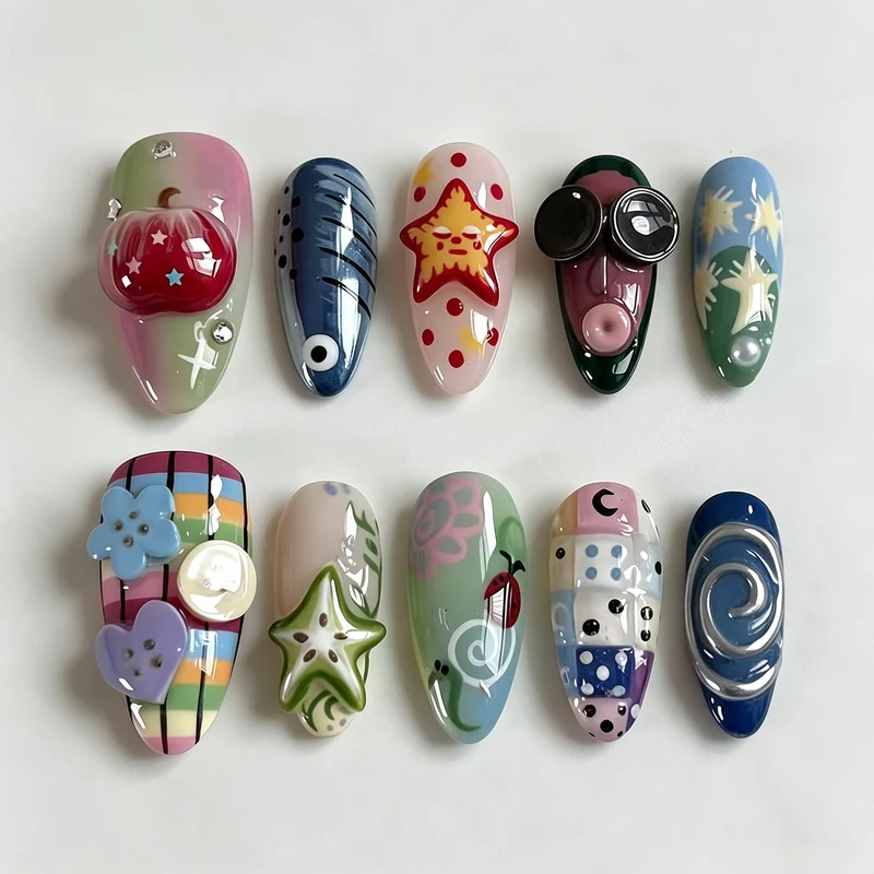 Künstlerisches Press-On-Nagelset mit verspielten Designs Brehn