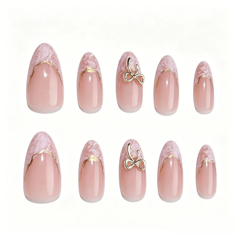 Stiletto Kunstnagelset mit eleganten goldenen Akzenten Brehn