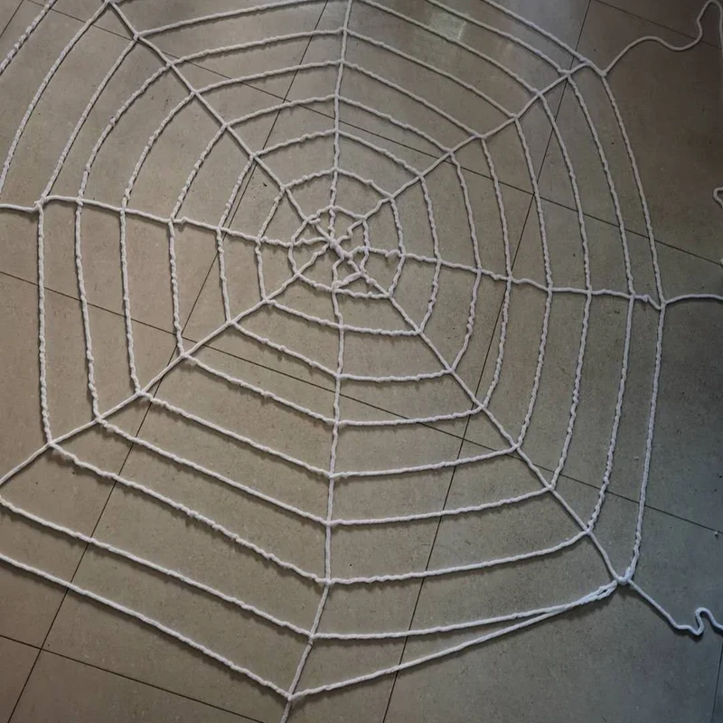 Dekorativer Halloween-Spinnenweben-Requisit Brehn