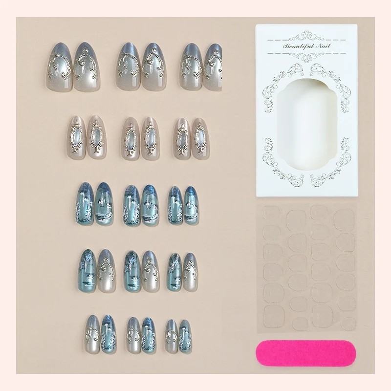Luxus Kunstnagelset mit eleganten Glitzer- und 3D-Elementen Brehn