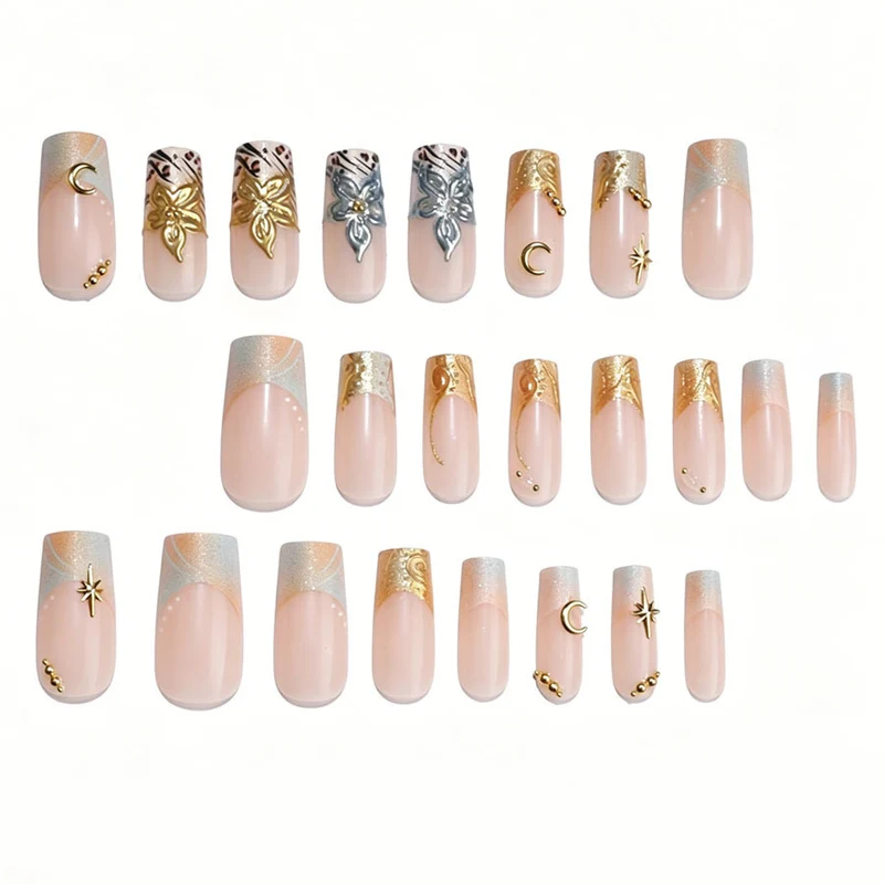 Luxuriöses Kunstnagelset mit kreativen floralem Design und goldenen Akzenten Brehn