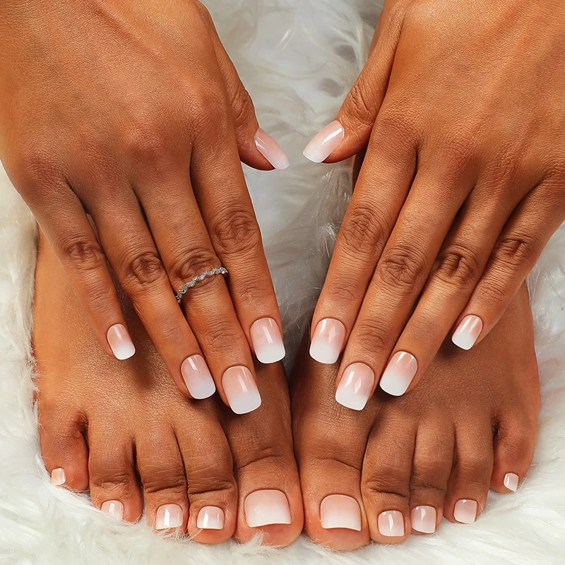 Kunstnail Set mit eleganten French-Spitzen Brehn