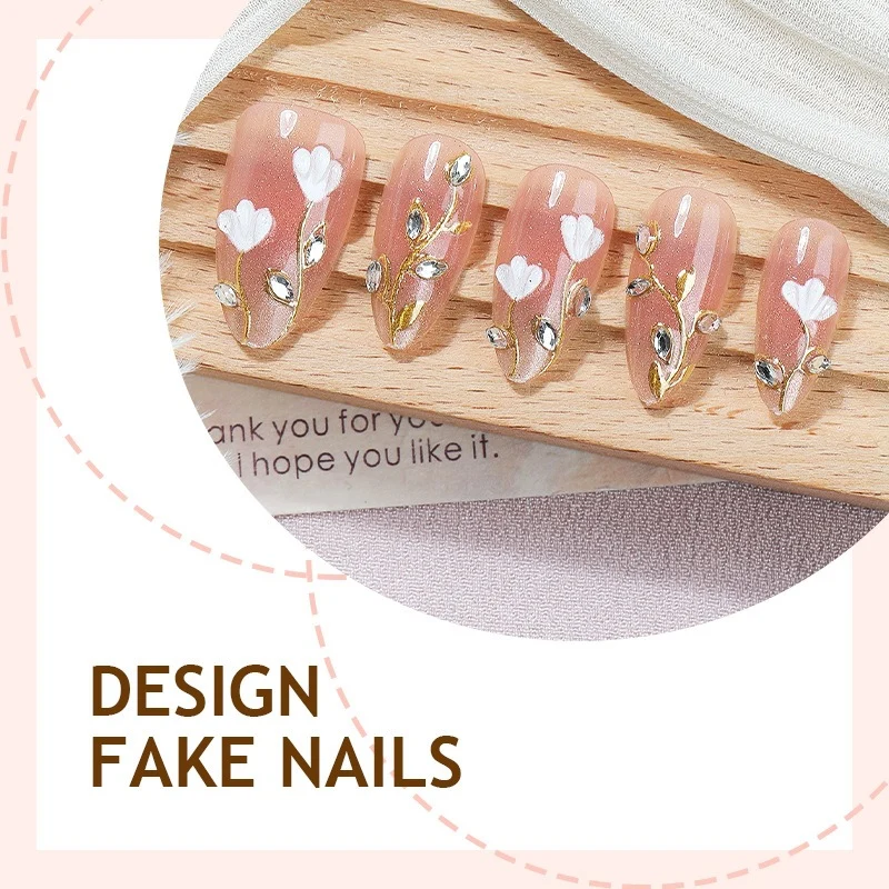 Kunstnagelset mit zarten floralen Mustern und eleganten Akzenten Brehn