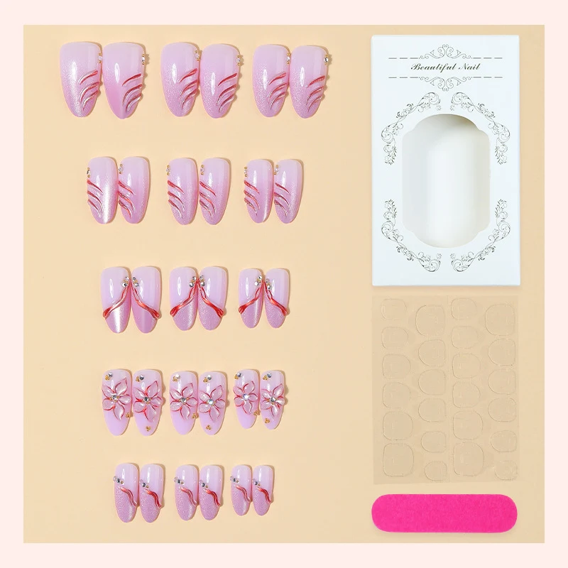 Kunstnagelset mit zarten floralen Designs und eleganten Glitzerdetails Brehn