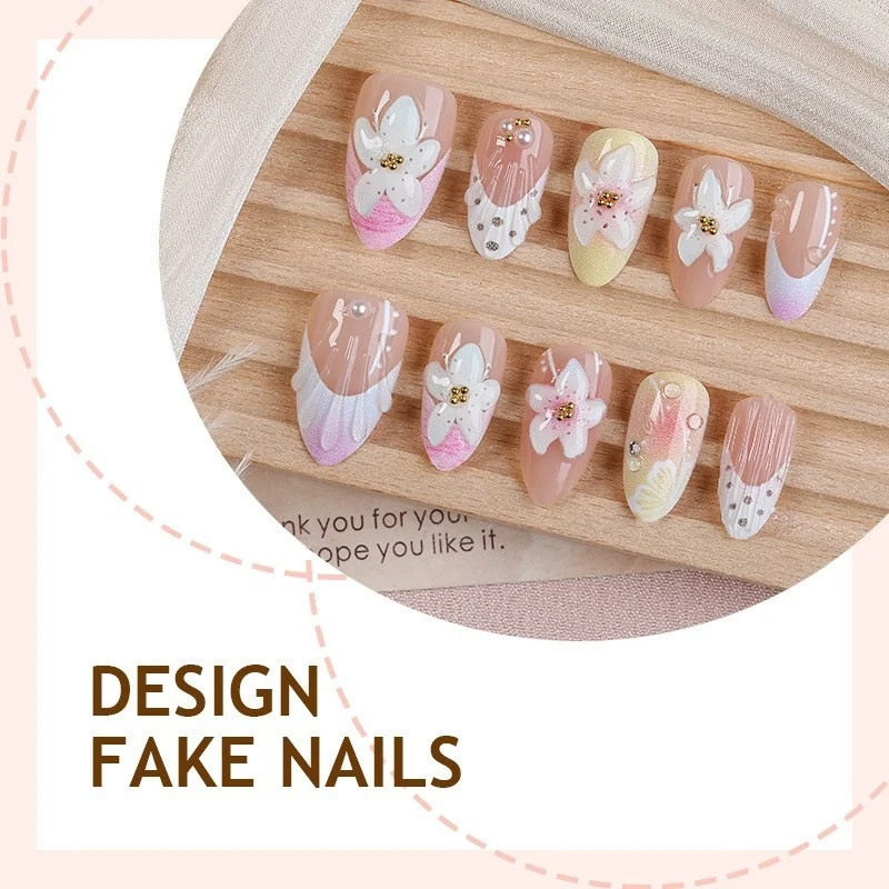 Kunstnagelset mit zarten floralen Designs und eleganten Akzenten Brehn