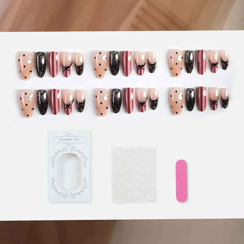 Kunstnagelset mit stilvollen 3D-Akzenten Brehn