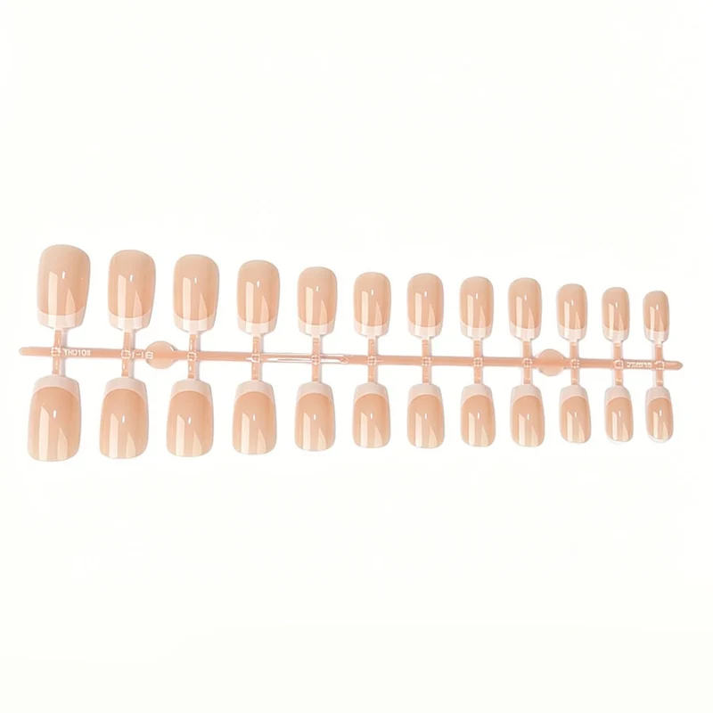 Kunstnagelset mit stilvollem French-Design und elegantem Glanz Brehn