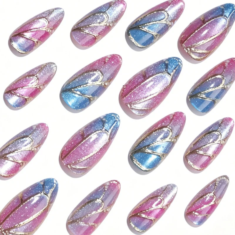 Kunstnagelset mit schimmernden Farbverläufen und eleganten 3D-Details Brehn