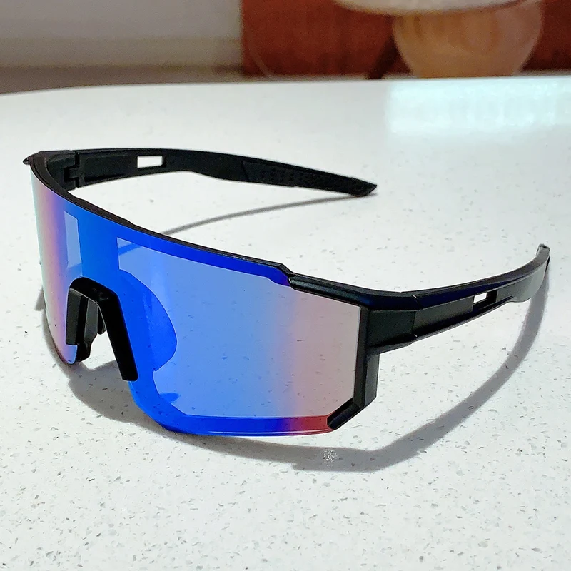 Unisex nan Sport Shield Sonnenbrille mit durchgehender verspiegelter Linse und verstellbarem Nasensteg Skanto