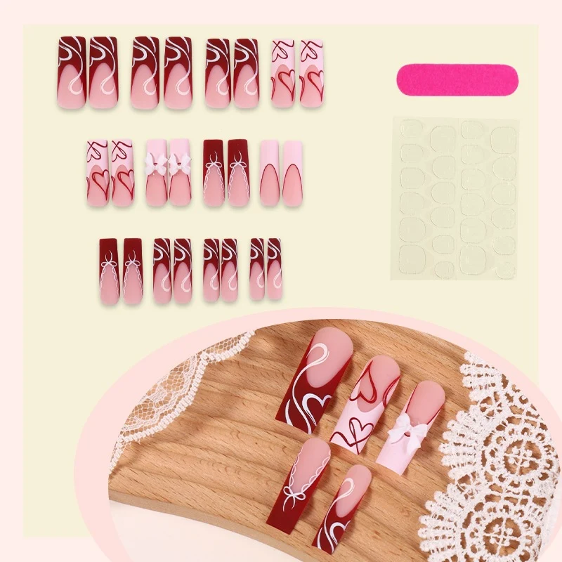 Kunstnagelset mit romantischen Herzmotiven und eleganten Designs Brehn