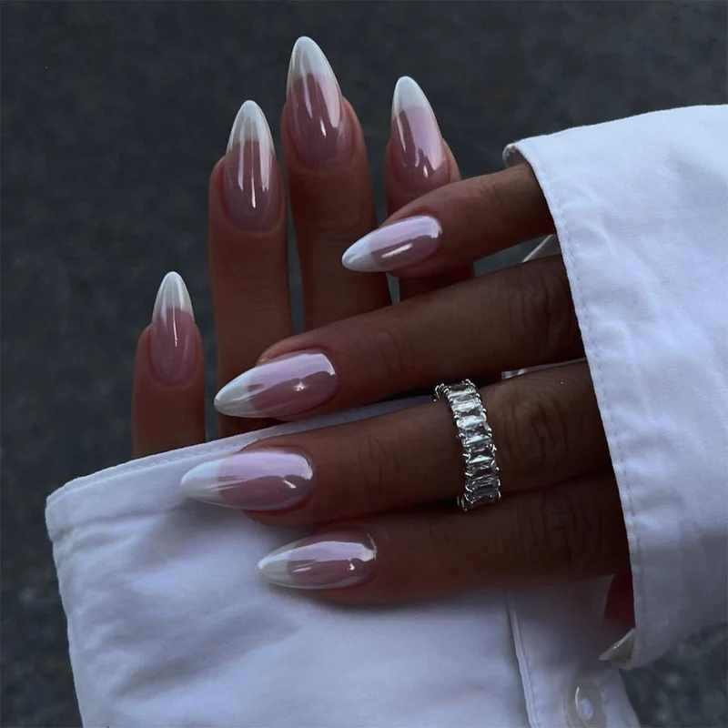 Kunstnagelset mit kreativen Tier- und Glitzerdetails Brehn