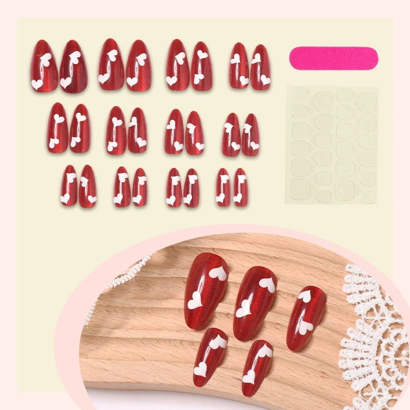 Kunstnagelset mit romantischen Herzmotiven Brehn