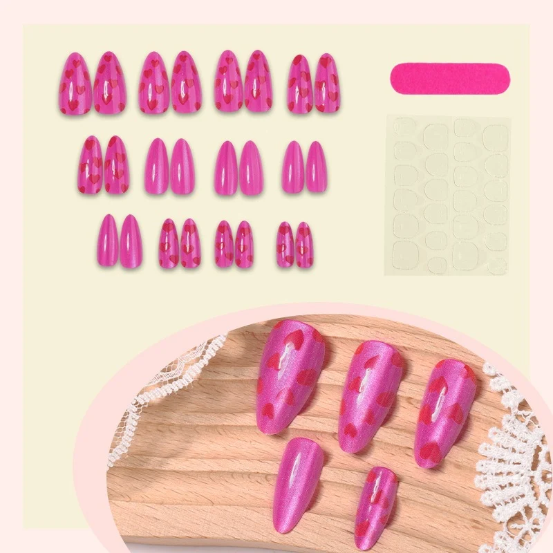 Kunstnagelset mit romantischen Herzmotiven Brehn