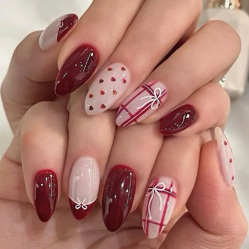 Kunstnagelset mit romantischen Herzdesigns Brehn