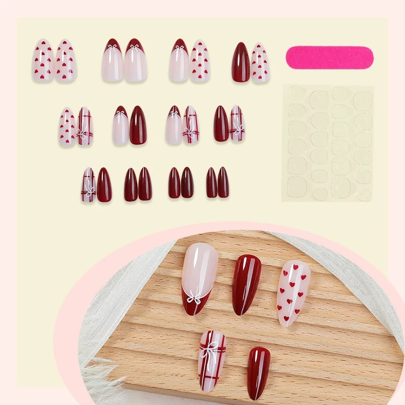 Kunstnagelset mit romantischen Herzdesigns Brehn