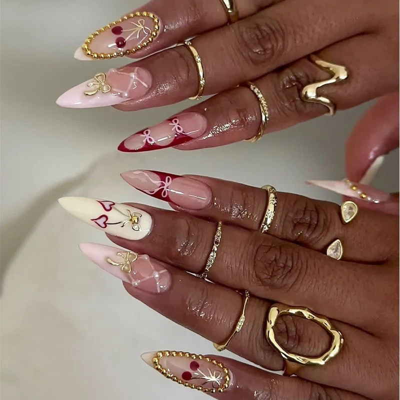 Kunstnagelset mit romantischen Herz- und Schleifenmotiven Brehn