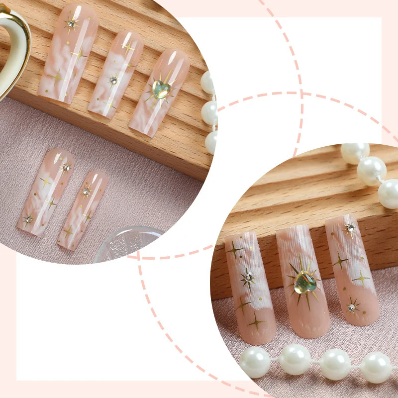 Kunstnagelset mit romantischen Blüten- und Glitzerakzenten Brehn