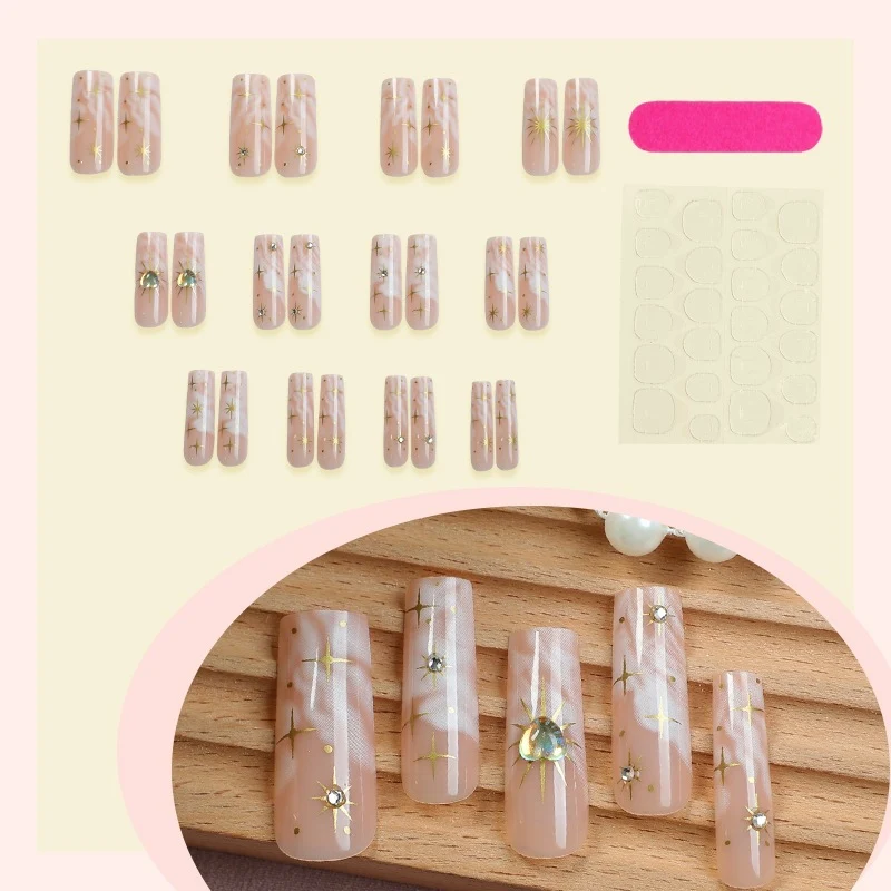 Kunstnagelset mit romantischen Blüten- und Glitzerakzenten Brehn
