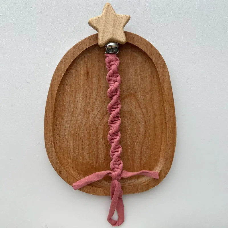 Holzstern Schnullerclip mit geflochtenem Baumwollriemen
