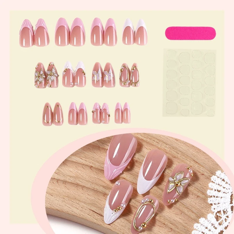 Kunstnagelset mit romantischen Akzenten Brehn