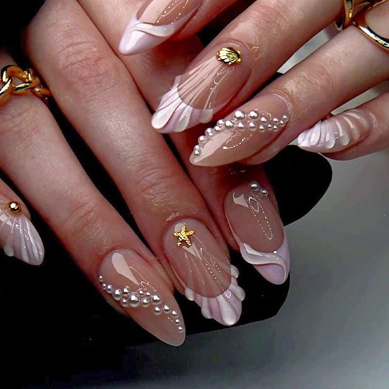 Kunstnagelset mit romantischen Akzenten Brehn