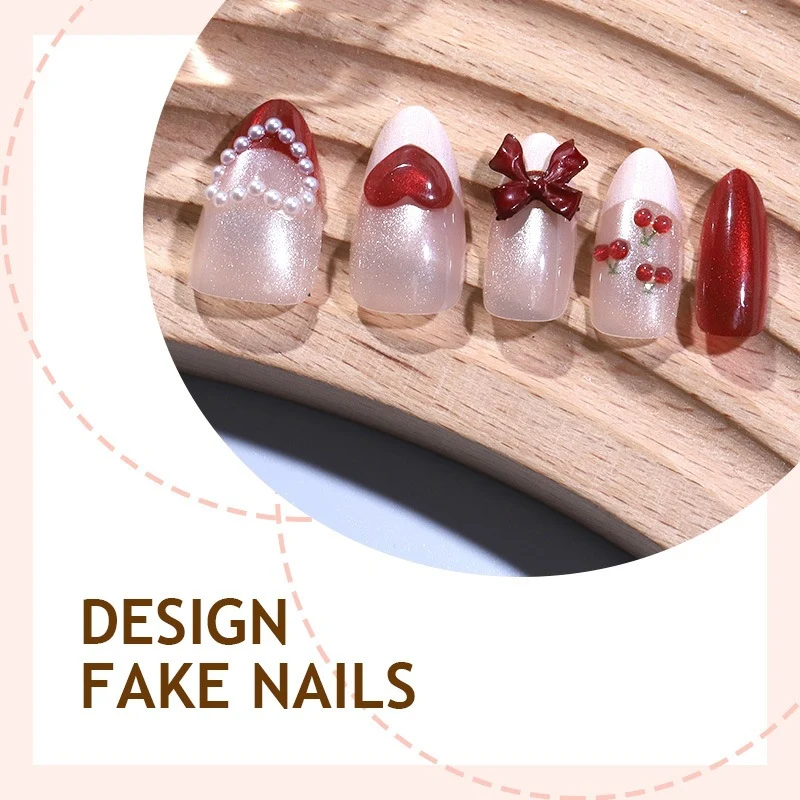 Kunstnagelset mit romantischem Herzdesign und funkelnden Akzenten Brehn