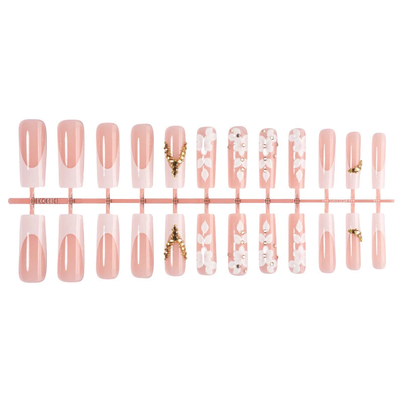 Kunstnagelset mit raffinierten Blüten- und Glitzerelementen Brehn